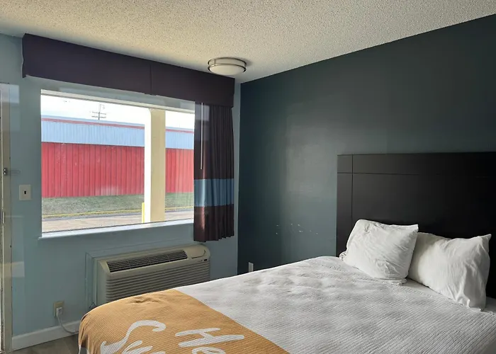 Red Carpet Inn & Suites - Danville