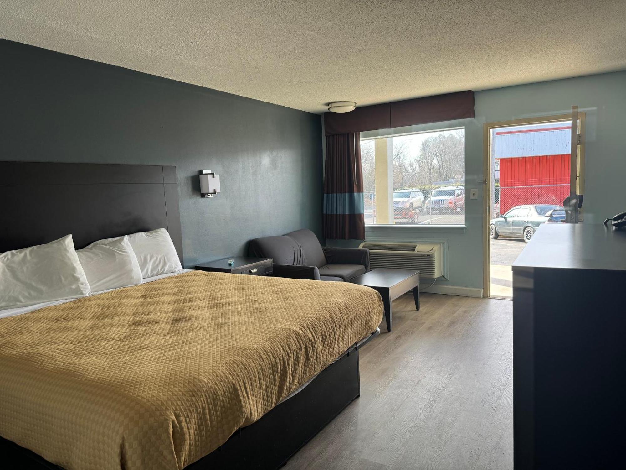 Motel Red Carpet & -