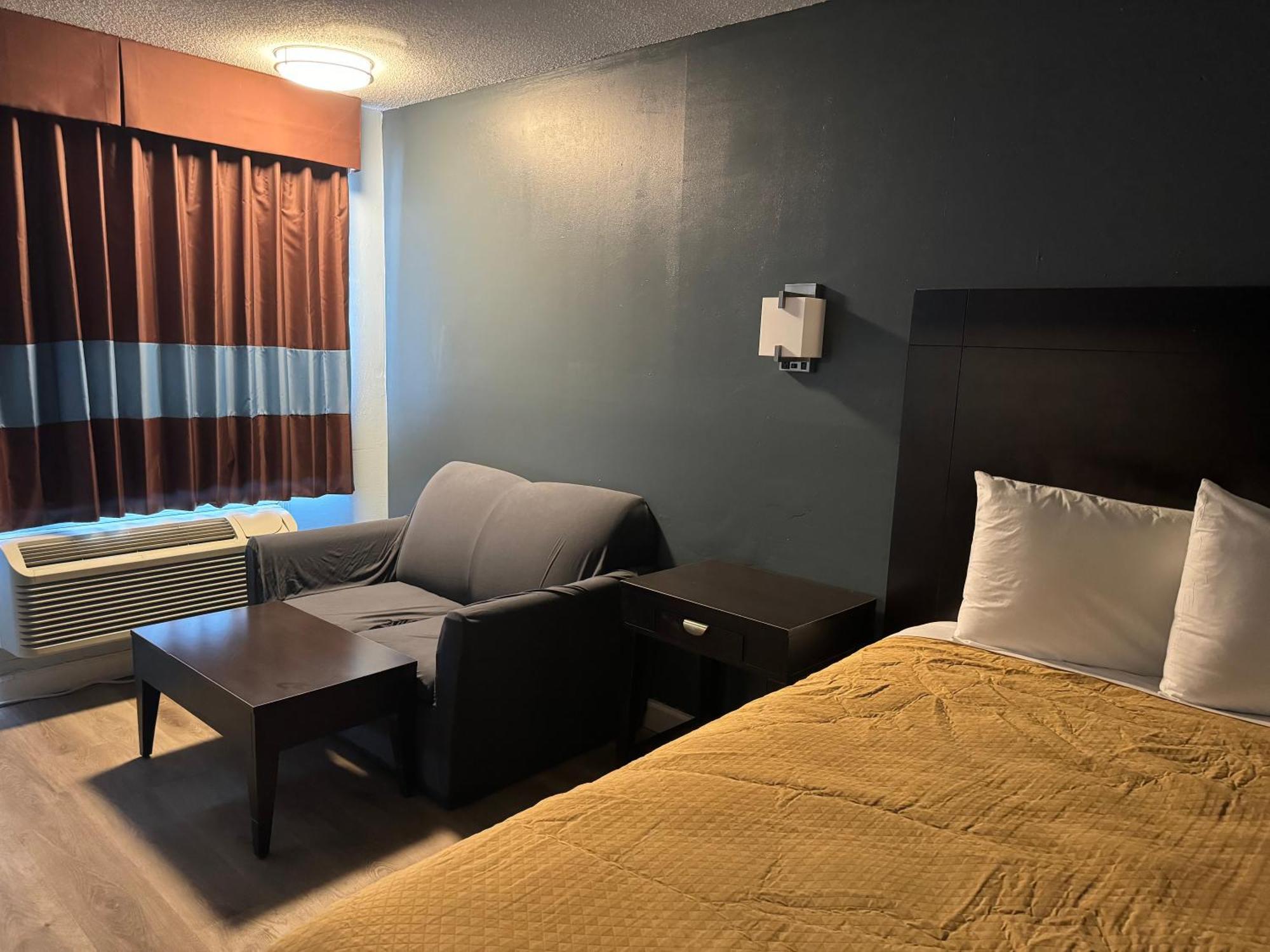 Motel Red Carpet & -