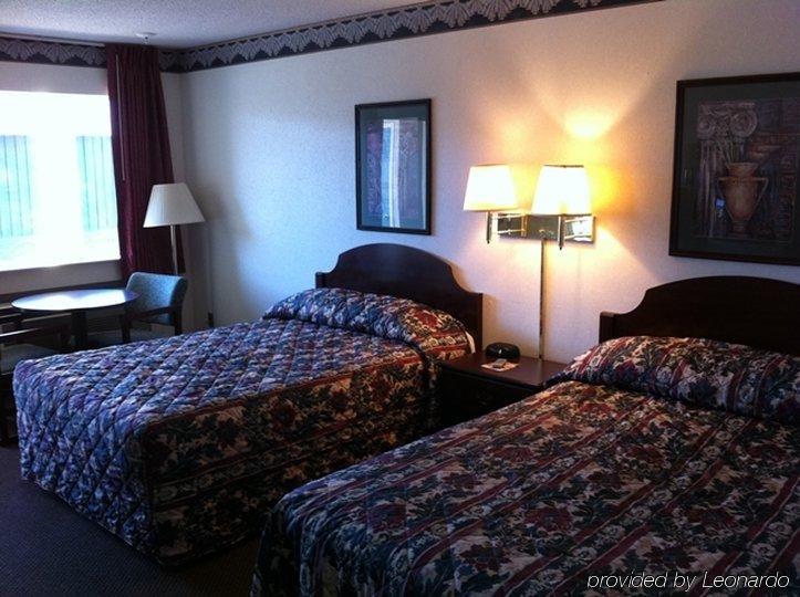 Red Carpet & - 3* Danville
